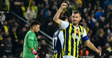 Fenerbahçe's Edin Dzeko celebrates after scoring against Sivasspor at the Ülker Fenerbahçe Şükrü Saraçoğlu Stadium, Istanbul, Türkiye, Dec. 4, 2023. (AA Photo)