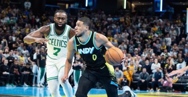 Indiana Pacers guard Tyrese Haliburton (R) dribbles while Boston Celtics guard Jaylen Brown defends in the second half at Gainbridge Fieldhouse, Indianapolis, Indiana, U.S., Dec 4, 2023. (Reuters Photo)