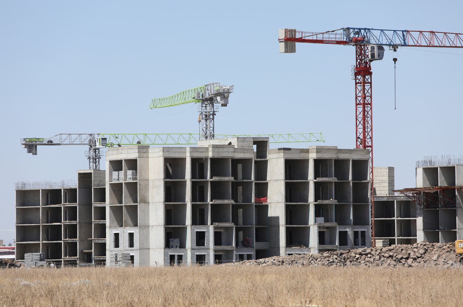 New buildings for earthquake survivors are under construction in Diyarbakır, southeastern Türkiye, Aug. 26, 2023. (Reuters Photo)