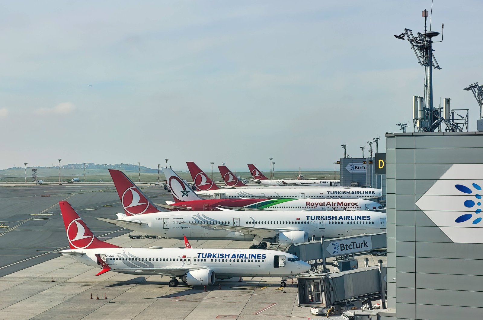 Türkiye’nin hava yolcu trafiği 11 ayda yaklaşık 200 milyona ulaştı