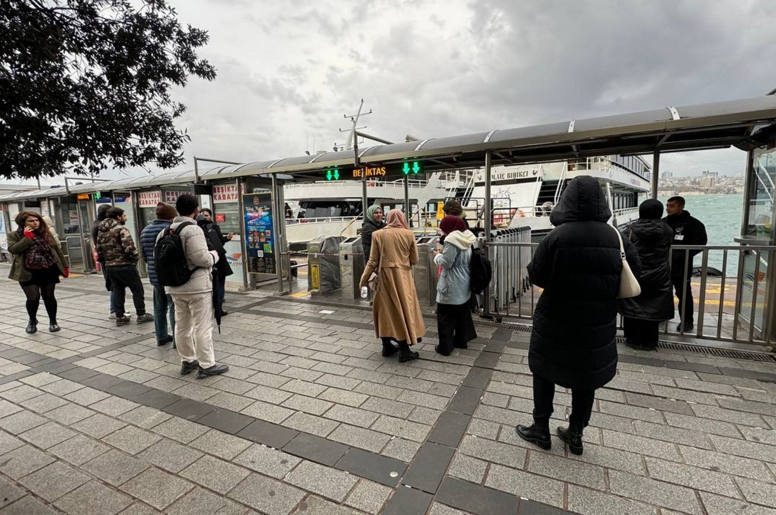 Passengers going to Üsküdar were directed to the metro and Marmaray amid adverse weather conditions, Istanbul, Türkiye, Dec. 8, 2023. (AA Photo)