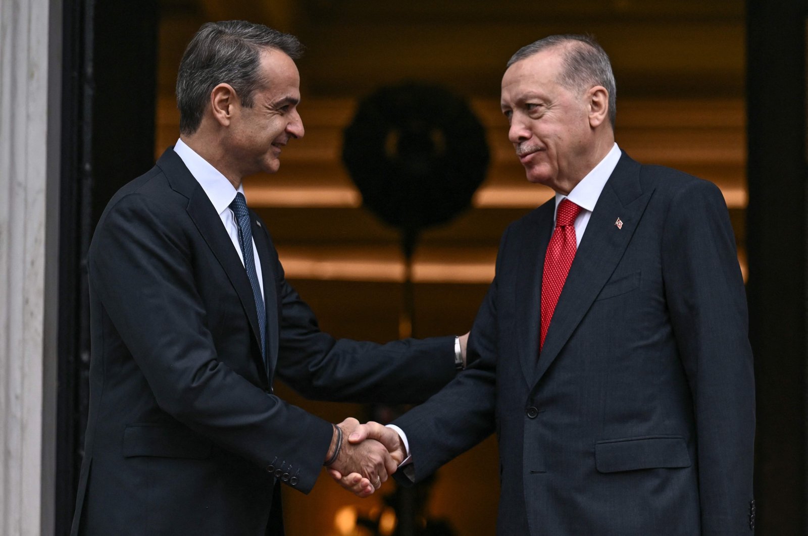 President Recep Tayyip Erdoğan (R) shakes hands with Greek Prime Minister Kyriakos Mitsotakis during an official visit to Greece, in Athens, Dec. 7, 2023. (AFP Photo)