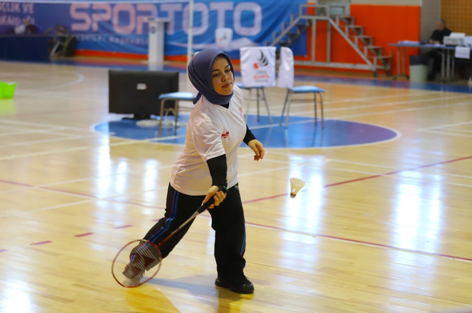 Türk büyük Çevik badmintonda parlamak için cüceliğe meydan okuyor