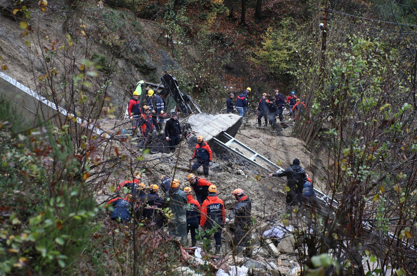 Search and rescue efforts are ongoing after the collapse of a single-story detached house due to a landslide in Zonguldak, Türkiye, Dec. 10, 2023. (AA Photo)