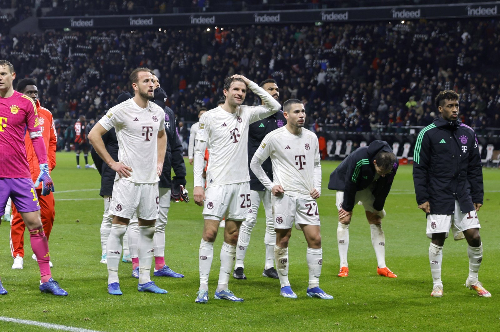 Munich players look to fans after losing the German Bundesliga match against Eintracht Frankfurt, Frankfurt, Germany, Dec. 9, 2023.  (EPA Photo)