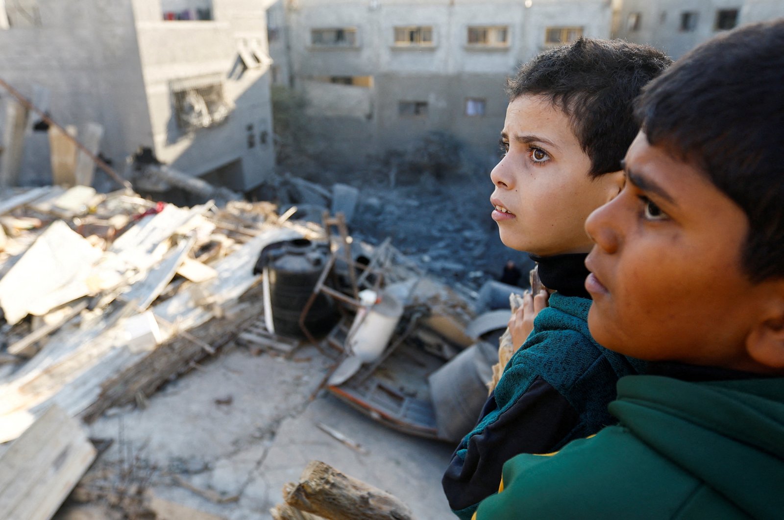 Palestinian children look at the damage at the site of Israeli strikes on houses in Khan Younis, southern Gaza Strip, Palestine, Dec. 10, 2023. (Reuters Photo)