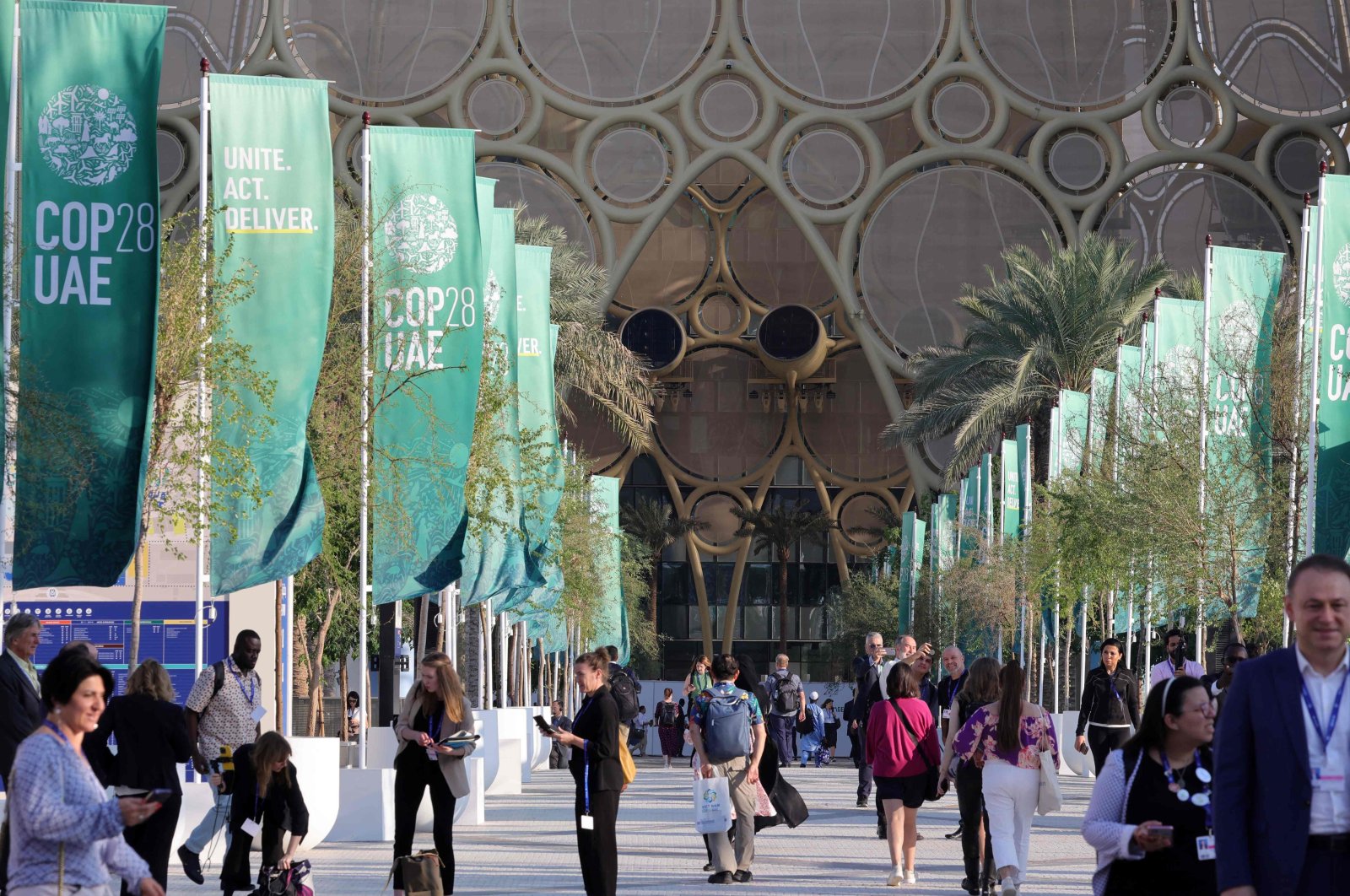 People visit the venue housing the United Nations climate summit in Dubai, United Arab Emirates (UAE), Dec. 10, 2023. (AFP Photo)