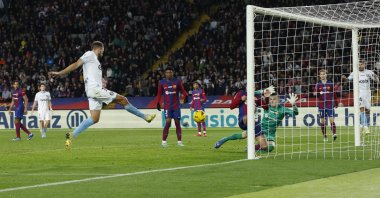 Girona's Cristhian Stuani scores their fourth goal against FC Barcelona during a La Liga match, Barcelona, Spain, Dec. 10, 2023. (Reuters Photo)