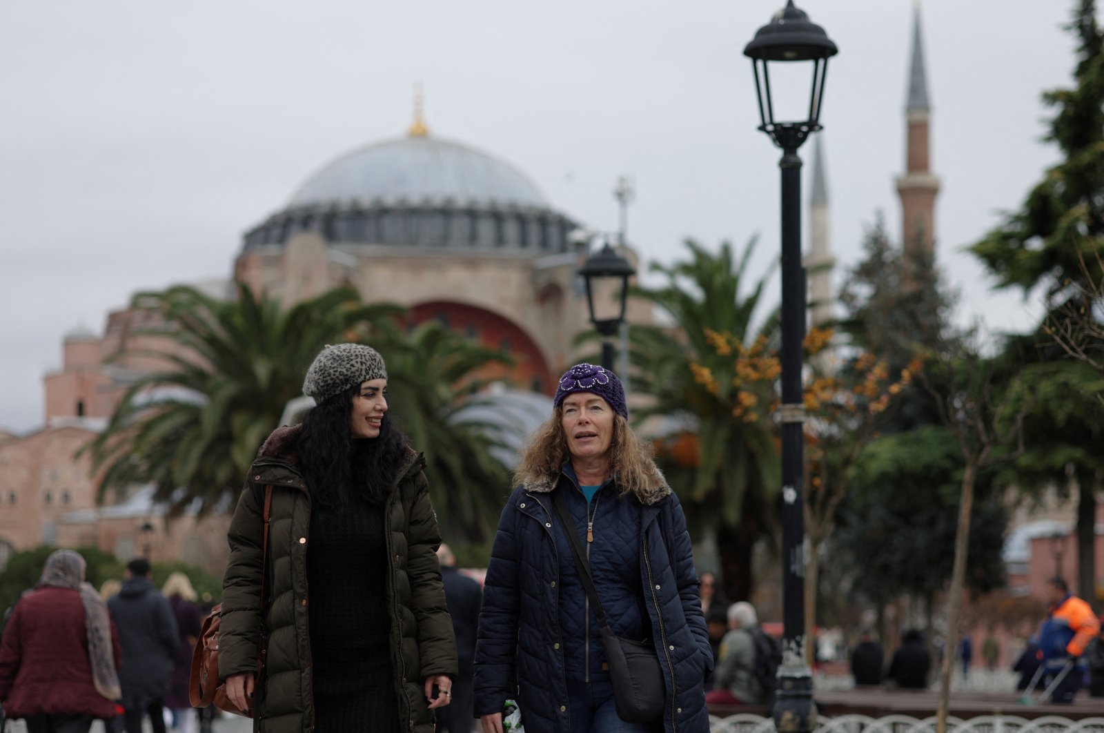 Marion Parks, a 55-year-old British woman from a village near Ipswich, Suffolk, accompanied by Tower Dental medical consultant Flora Yazdany, visits the old town while she is in the city for extensive dental treatment, Istanbul, Türkiye, Dec. 6, 2023. (Reuters Photo)