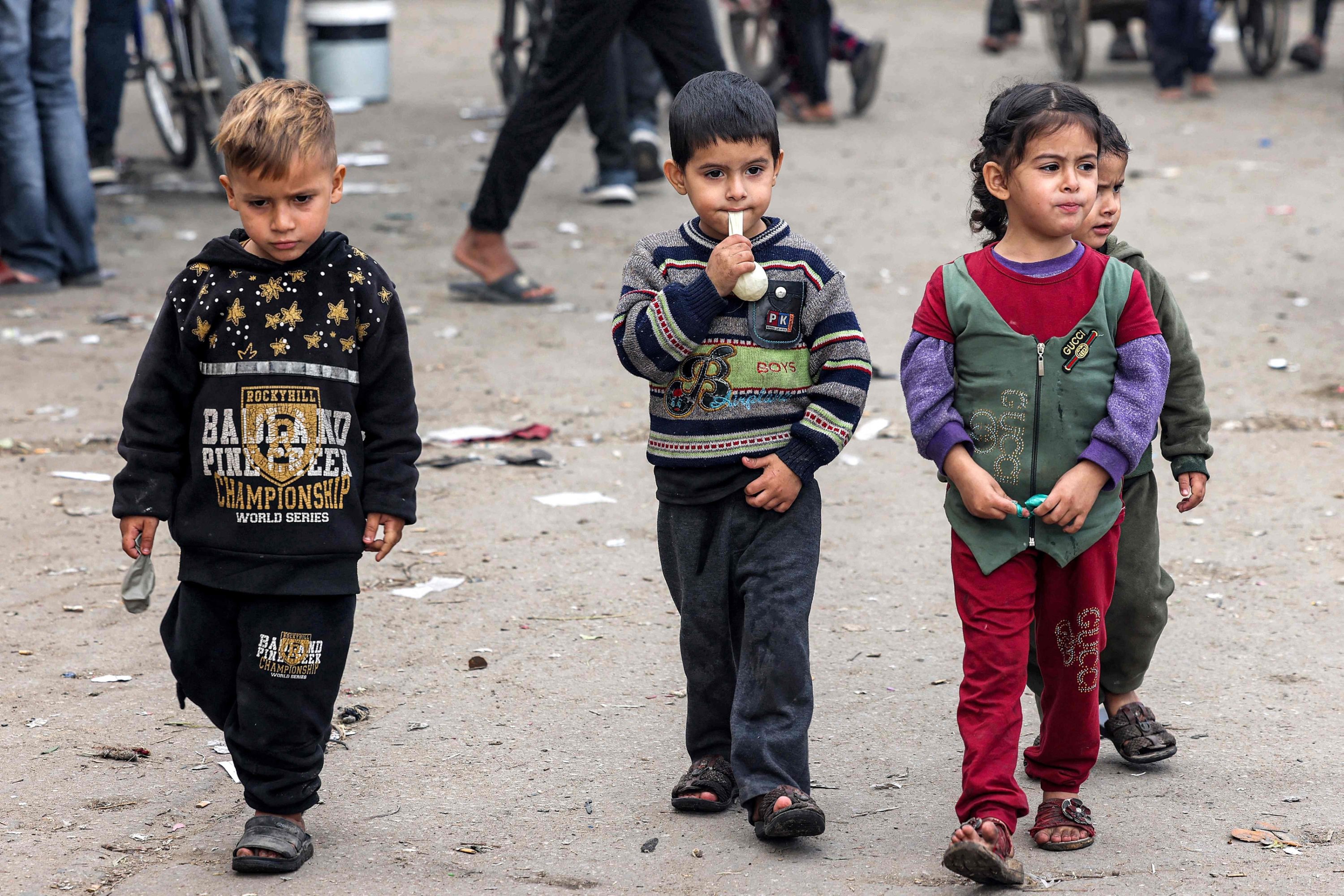 Children walk along a street in Rafah in the southern Gaza Strip, Palestine, Dec. 12, 2023. (AFP Photo)