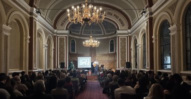 Igor Gayarre during the performance at Kadıköy, Istanbul, Türkiye, Dec. 8, 2023. (Photo by Cervantes Institute)