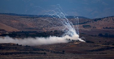 White phosphorus fired by Israeli army to create a smoke screen, is seen on the Israel-Lebanon border in northern Israel, November 12, 2023. REUTERS/Evelyn Hockstein