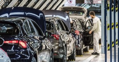 Cars are seen in the Bursa factory of Tofaş, a joint venture of Türkiye&#039;s Koç Holding and global carmaker Fiat Chrysler, Feb. 15, 2020. (AA Photo)