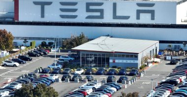Brand new Tesla cars sit in a parking lot at the Tesla factory in Fremont, U.S., Oct. 19, 2022. (AFP Photo)