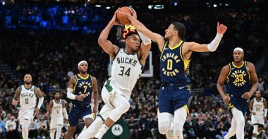 Milwaukee Bucks forward Giannis Antetokounmpo (L) drives for the basket against Indiana Pacers guard Tyrese Haliburton in an NBA game, Milwaukee, Wisconsin, U.S., Dec. 13, 2023. (Reuters Photo)