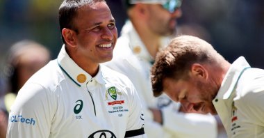 Australia’s Usman Khawaja (L) and teammate David Warner during the first day of the first Test against Pakistan, Perth, Australia, Dec. 14, 2023. (AFP Photo)