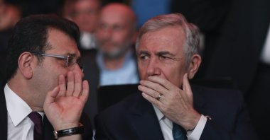 Istanbul Mayor Ekrem Imamoğlu (L) and Ankara Mayor Mansur Yavaş speak as six opposition parties present their joint program before general elections, in Ankara, Türkiye, Jan. 30, 2023. (AP photo)