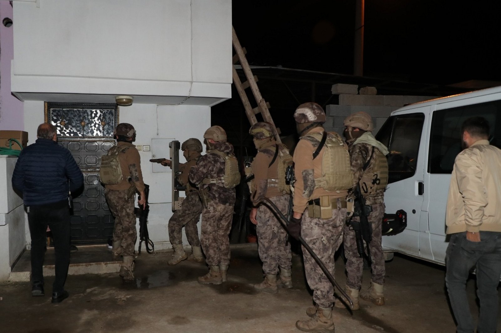 Security forces prepare to raid a house in an operation against PKK members, Mersin, southern Türkiye, Dec. 1, 2023. (AA Photo)