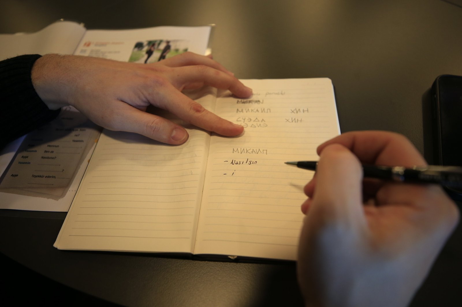 A Russian resident learn to write Turkish, Antalya, Türkiye, Dec. 14, 2023. (AA Photo)