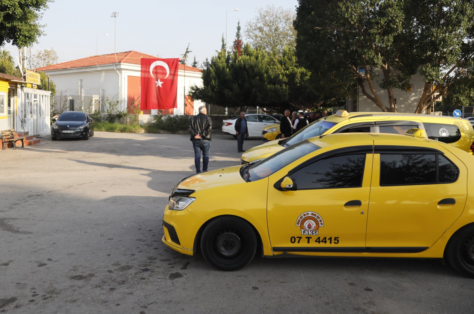 A taxi parked at taxi stop, Antalya, Türkiye, Dec. 14, 2023. (DHA Photo)