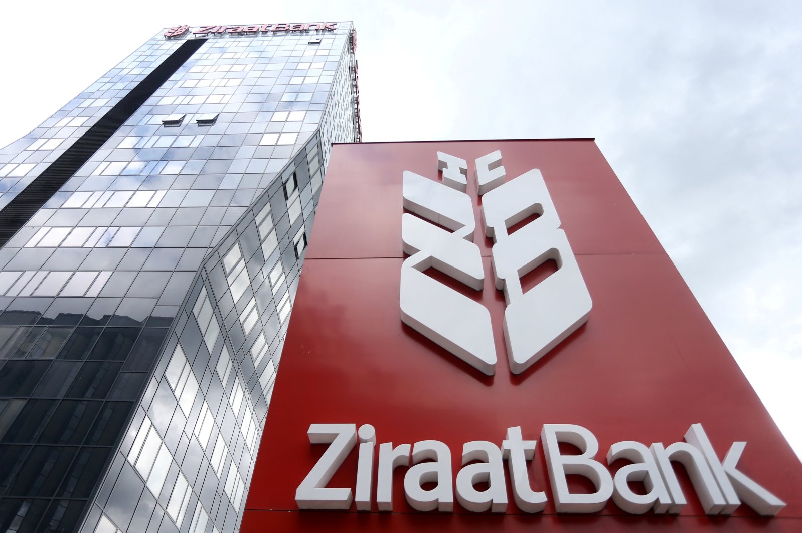 Türkiye’s Ziraat inks $1.9B loan deal with Deutsche Bank
