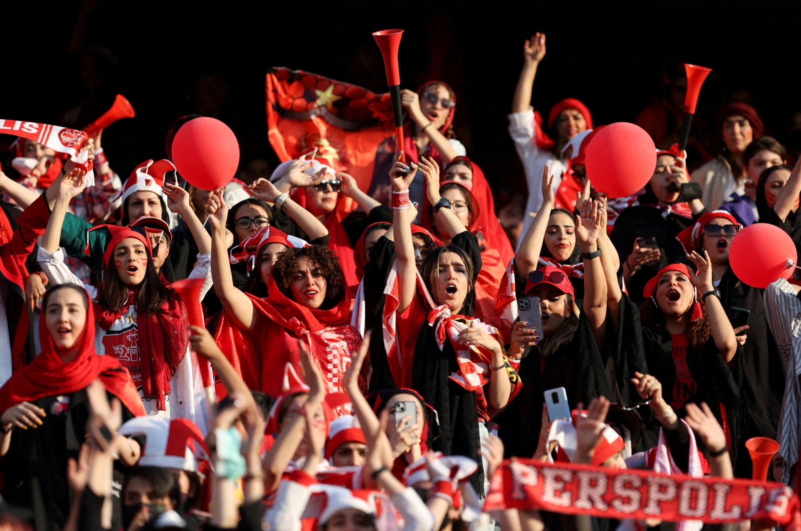 Persepolis team fans cheer at a Sanat Naft-e Abadan match in Iran&#039;s Premier League at Azadi stadium, Tehran, Iran, Aug. 31, 2022. (Reuters Photo)