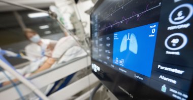 Similar to a coronavirus infection, a flu infection can also have serious long-term consequences for hospital patients, U.S. researchers point out. Nov. 9, 2023. (dpa Photo)