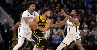 Nets Cameron Johnson (L) and guard Mikal Bridges (R) double team Warriors guard Stephen Curry (C) during an NBA game, San Francisco, California, U.S., Dec. 16, 2023. (Reuters Photo)