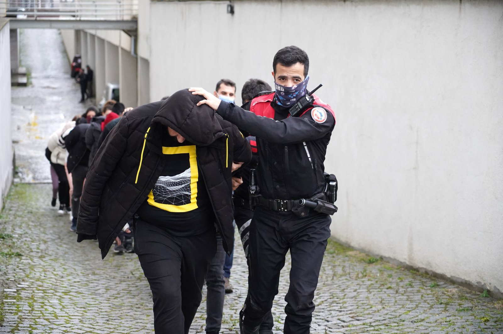 Turkish police officers escort to the station 16 suspects detained in an anti-narcotics operation in the northwestern Edirne province, Türkiye, Dec. 15, 2023. (AA Photo)