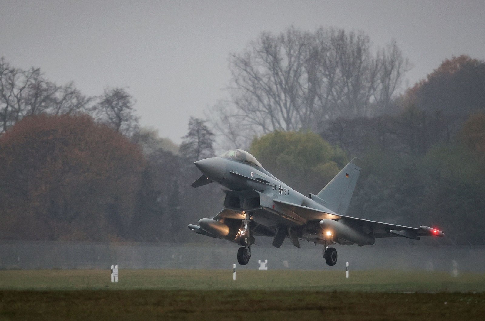 A Eurofighter jet of the Tactical Air Force Wing 71 &quot;Richthofen&quot; of the German Armed Forces Bundeswehr approaches during the &quot;Hannover Shield&quot; exercise 2023 at the airport in Hannover, northern Germany, Nov. 27, 2023. (AFP Photo)