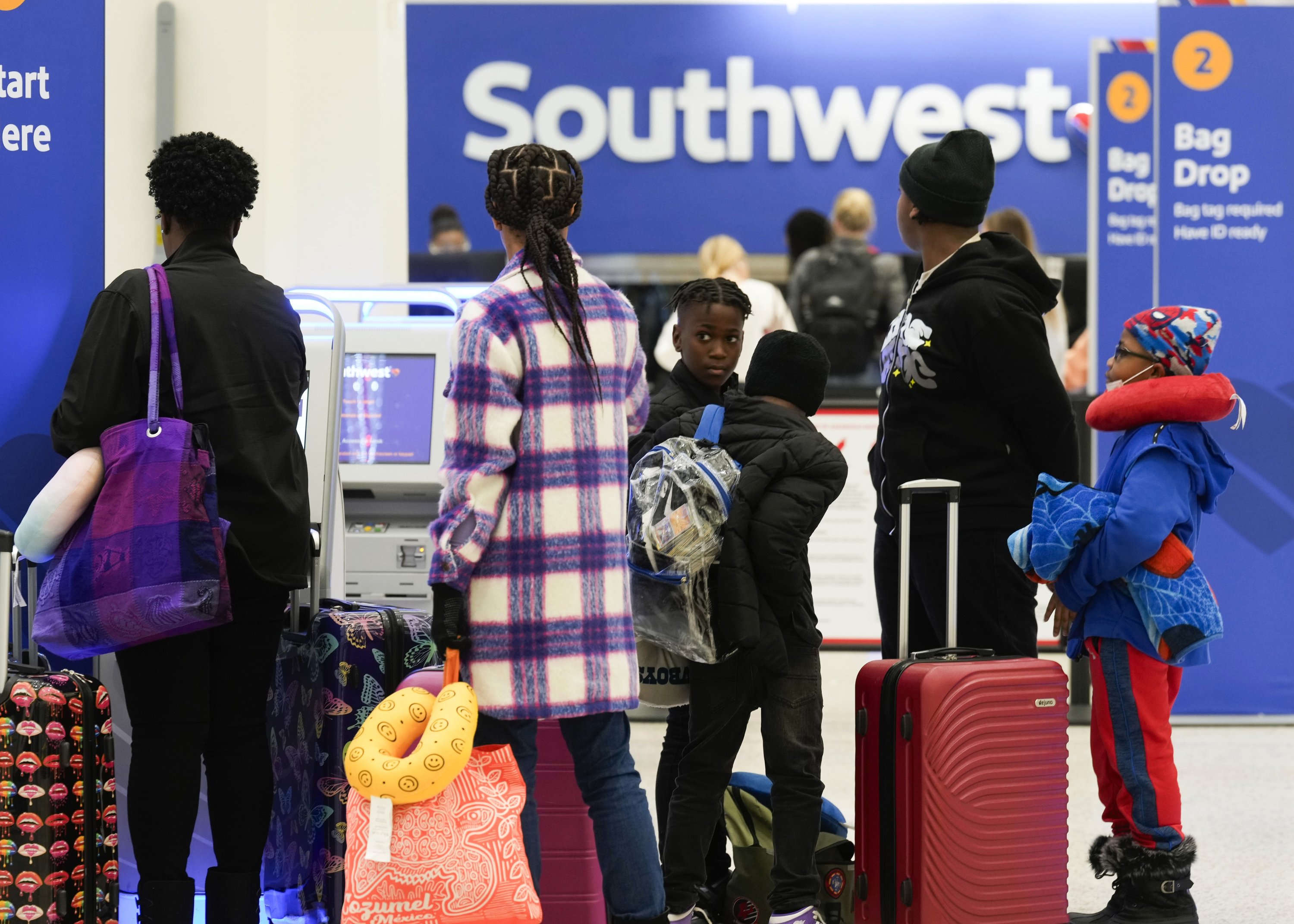 Southwest Airlines agrees to $140M settlement over holiday meltdown | Daily  Sabah