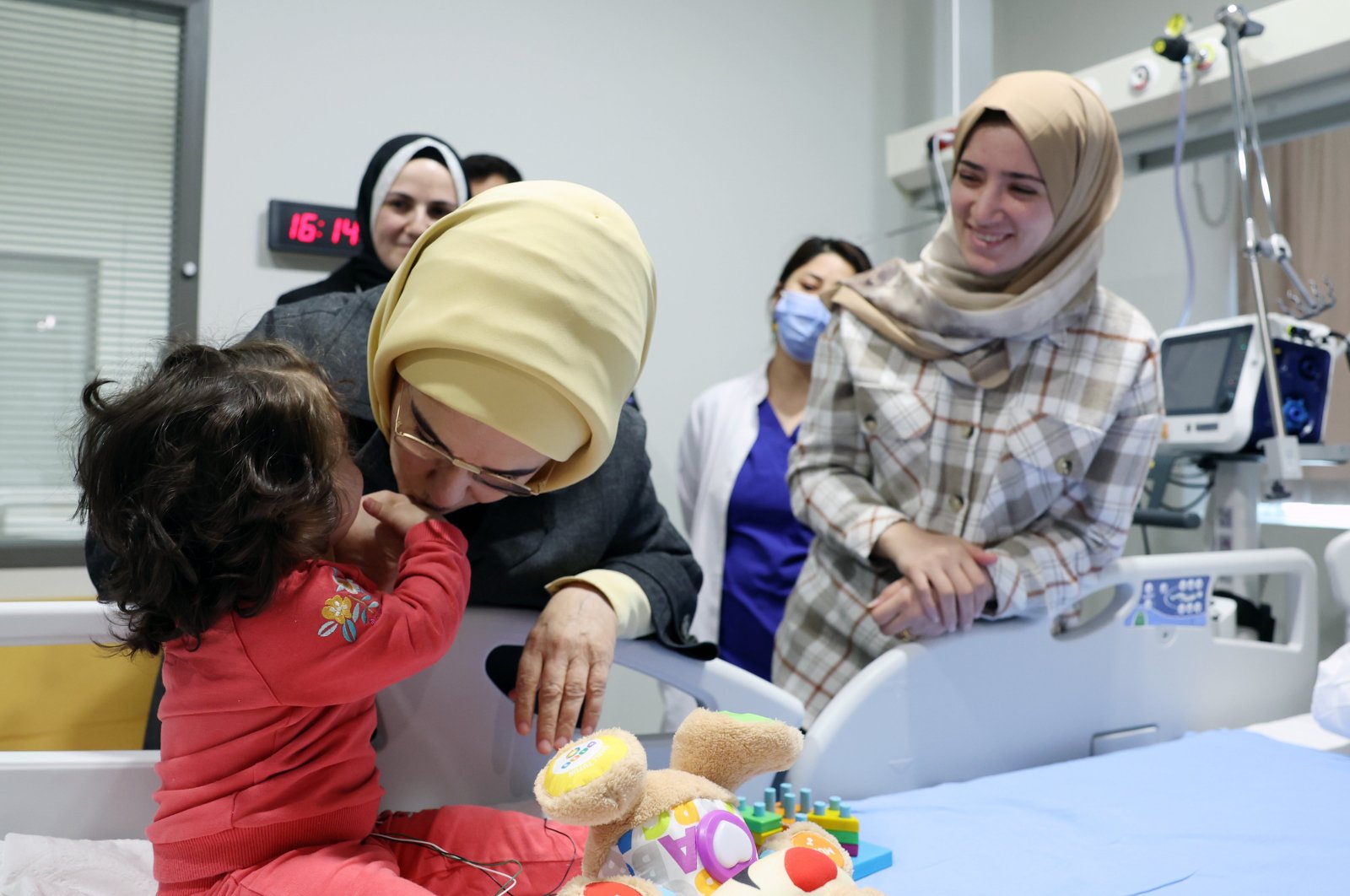 First Lady Emine Erdoğan plays with a Palestinian toddler at Etlik City Hospital in Ankara, Dec. 14, 2023. (AA Photo)