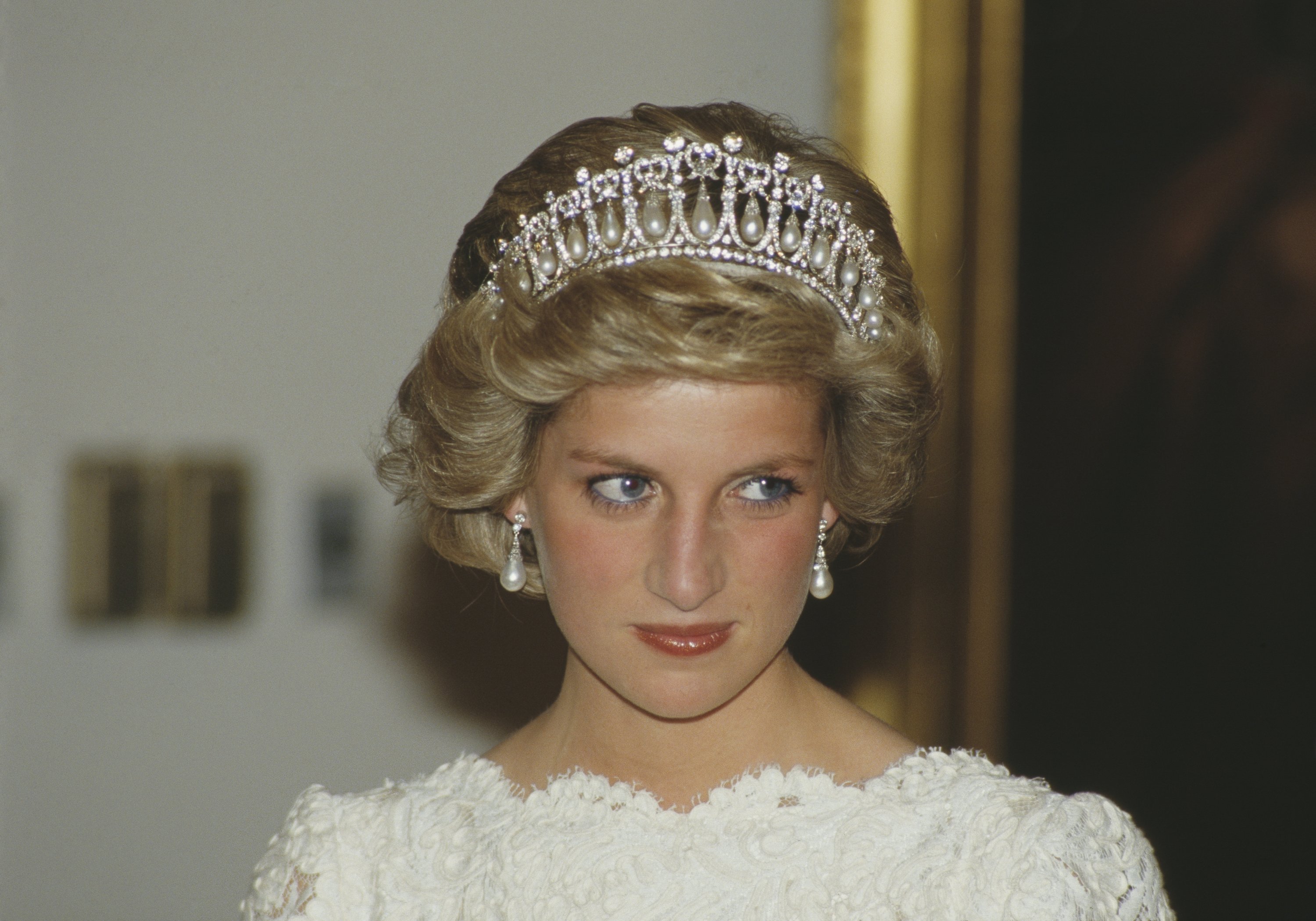 Princess Diana's evening dress fetches record-breaking $1.1M at auction ...