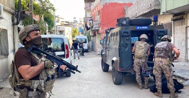 Security forces conduct a raid against Daesh terror suspects in Mersin, Türkiye, July 1, 2022. (AA File Photo)