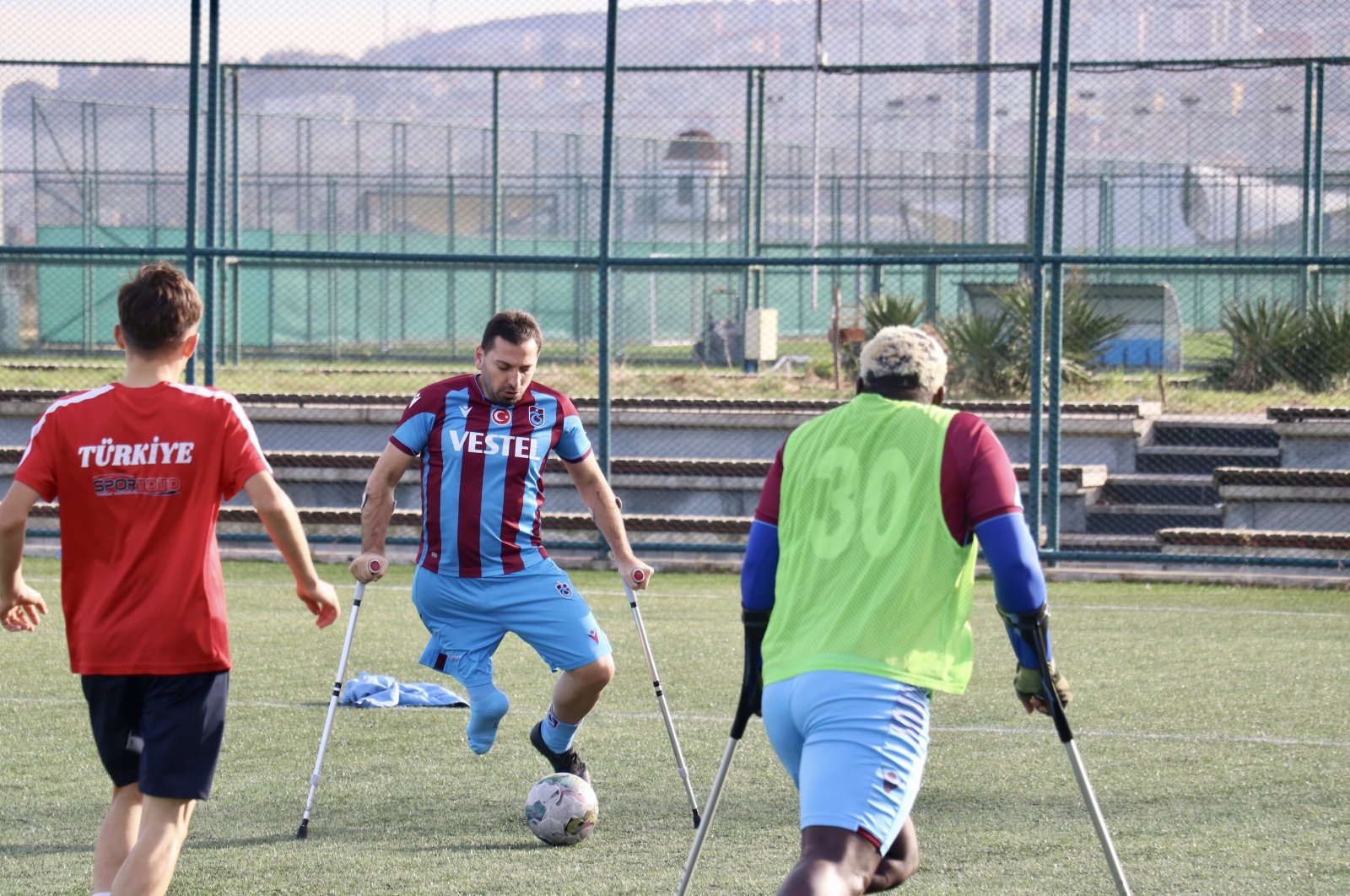 Ortahisar Municipality&#039;s Soner Köroğlu (C) trains with his teammates, Trabzon, Türkiye, Dec. 15, 2023. (AA Photo)