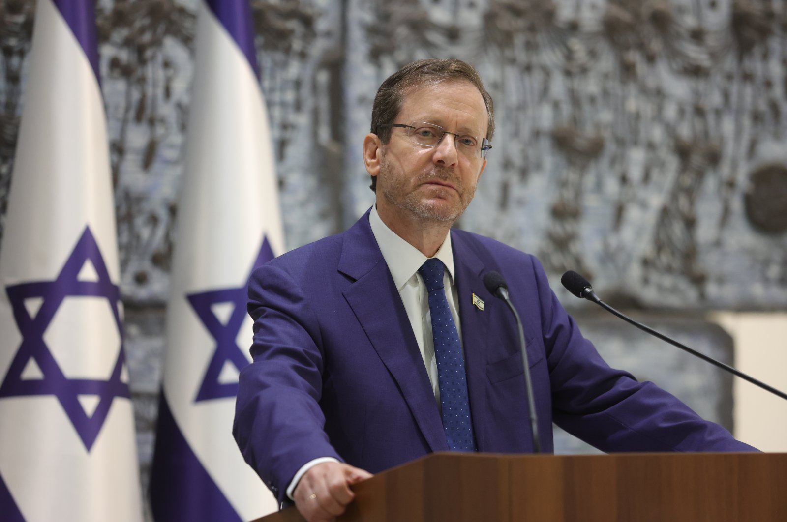 Israeli President Isaac Herzog holds a briefing for foreign journalists at the presidential residence in Jerusalem, Oct. 12, 2023. (EPA File Photo)