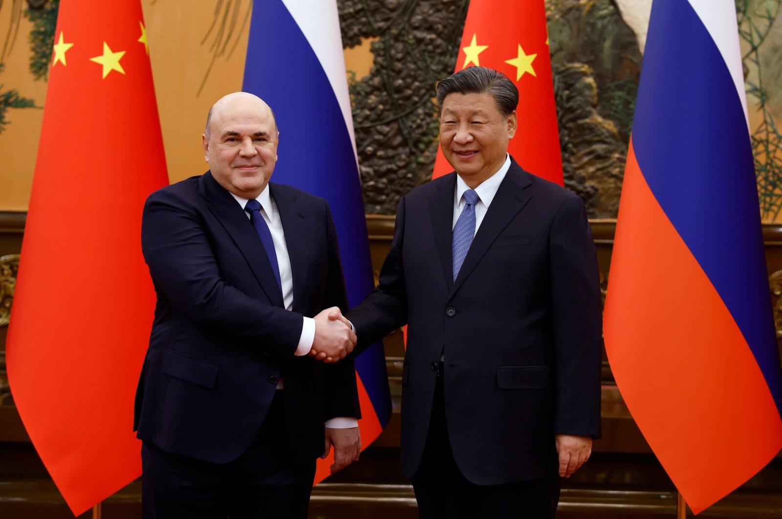 Russian PM Mikhail Mishustin (L) and Chinese President Xi Jinping shake hands in Beijing, China, Dec. 20, 2023. (EPA Photo)
