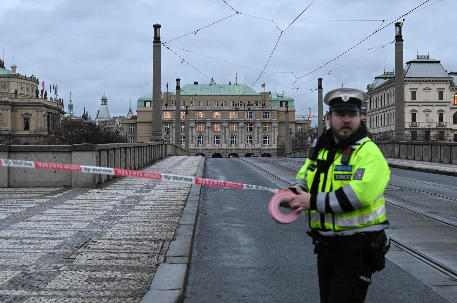 A police officer cordons off an area near the university in central Prague, on Dec. 21, 2023. (AFP Photo)