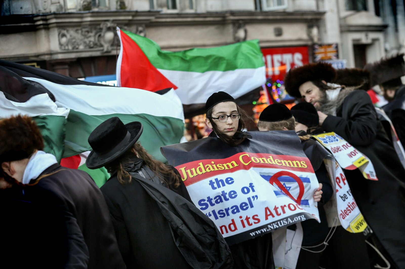 Members of Neturei Karta, an anti-Zionist Jewish group, protest against ongoing Israeli violence in Gaza, London, U.K., Dec. 9, 2023. (Getty Images)