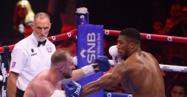 Britain's Anthony Joshua (R) competes with Sweden's Otto Wallin during their heavyweight boxing match at the Kingdom Arena, Riyadh, Saudi Arabia, Dec. 23, 2023. (AFP Photo)