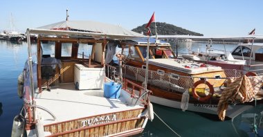 Fishing boats return empty amid pollution in the Gulf of Antalya, Türkiye, Dec. 24, 2023. (DHA Photo)