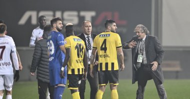 Istanbulspor Club President Ecmel Faik Sarıalioğlu withdraws his team from the field in the second half of the Istanbuldspor-Trabzonspor Süper Lig match protesting the referee's decisions, Istanbul, Türkiye, Dec. 19, 2023. (AA Photo)