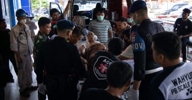 A Chinese worker who was injured in the explosion at a nickel smelter is brought to the Morowali Regional General Hospital, Central Sulawesi, Indonesia, Dec. 24, 2023. (AFP Photo)