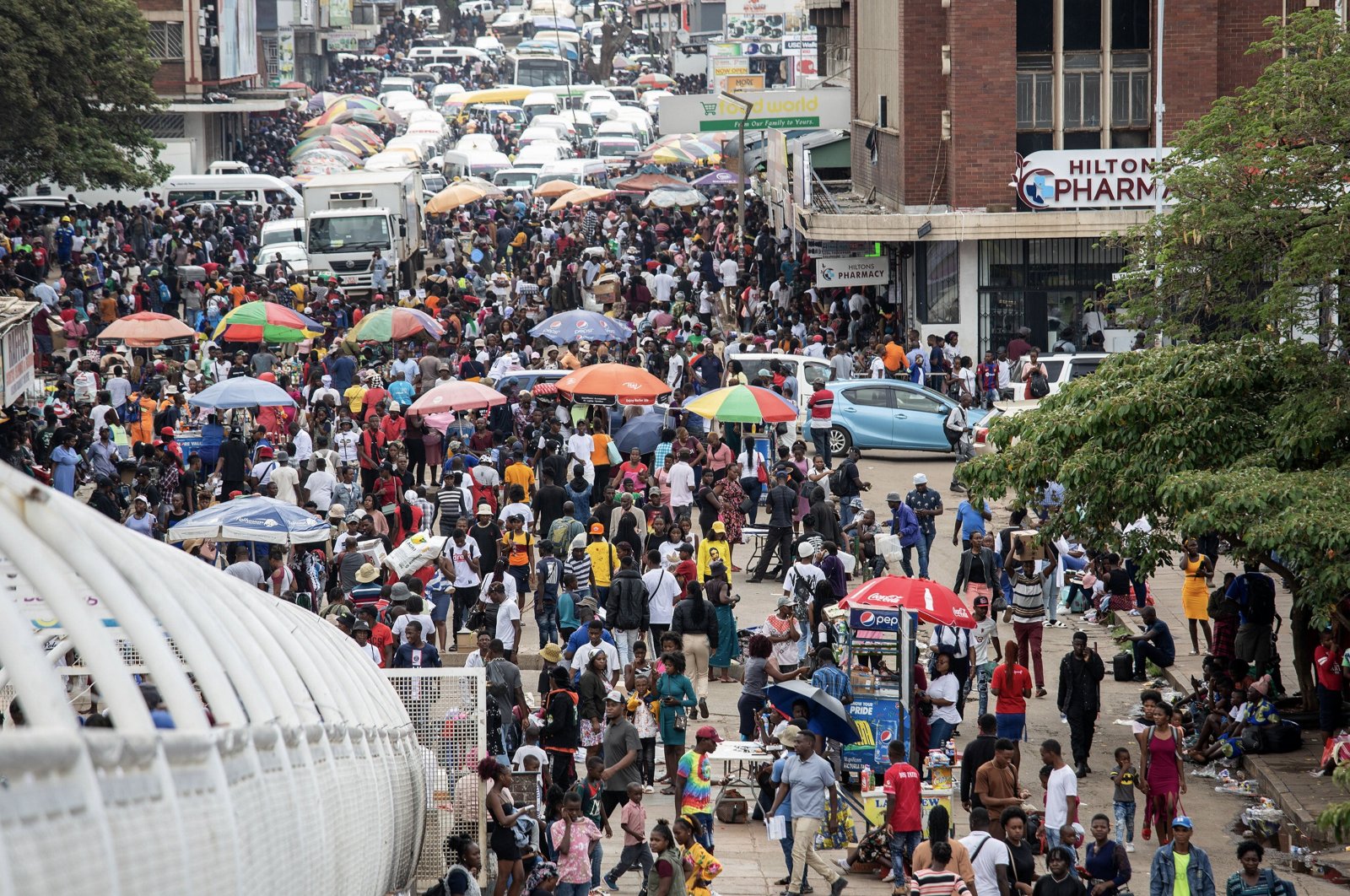 People crowd the Central Business District for their last minute Christmas shopping in Harare, Zimbabwe, Dec. 22, 2023. (EPA Photo)