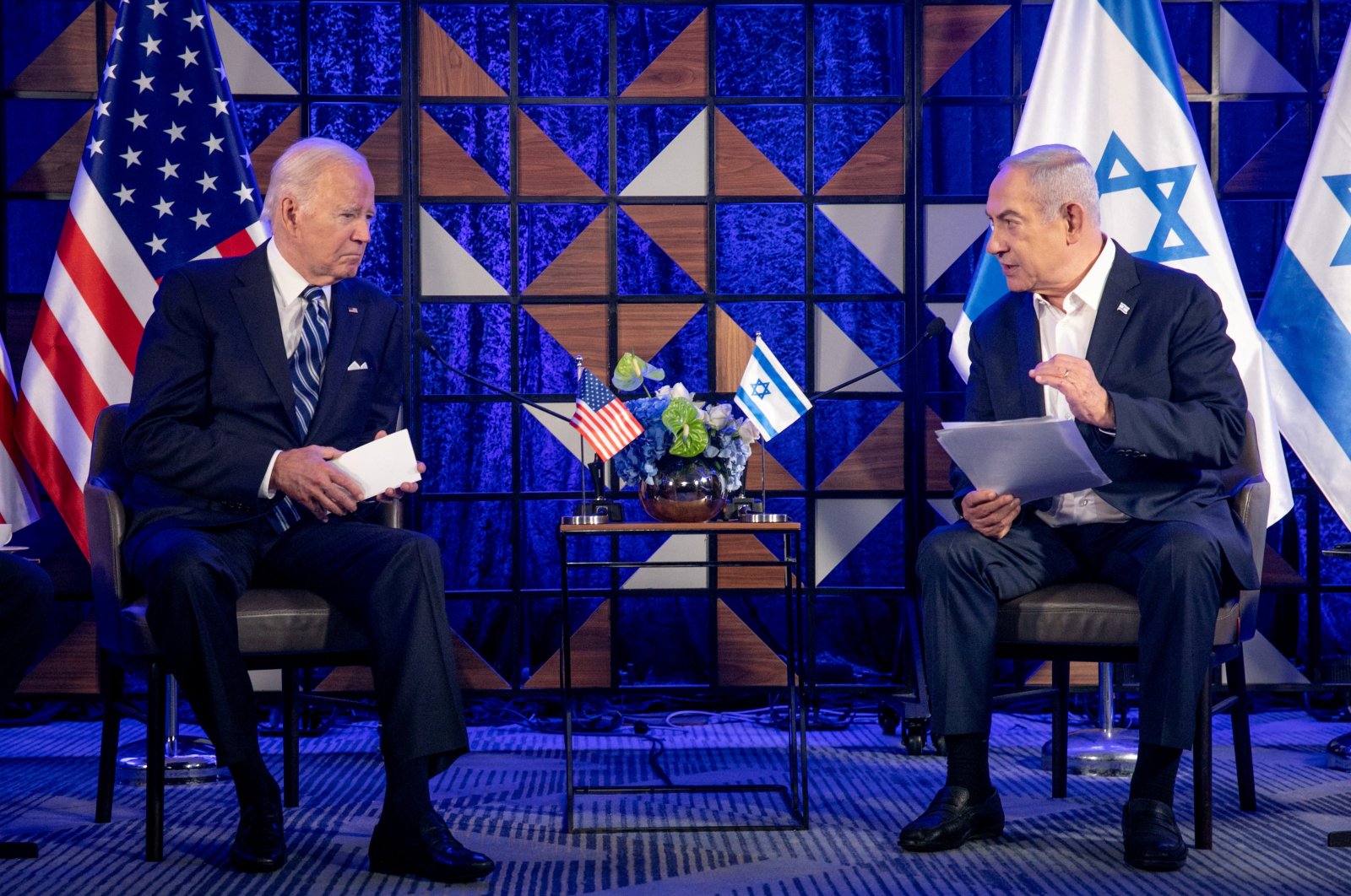 U.S. President Joe Biden (L) and Israeli Prime Minister Benjamin Netanyahu speak during a meeting in Tel Aviv, Israel, Oct. 18, 2023. (Reuters Photo)