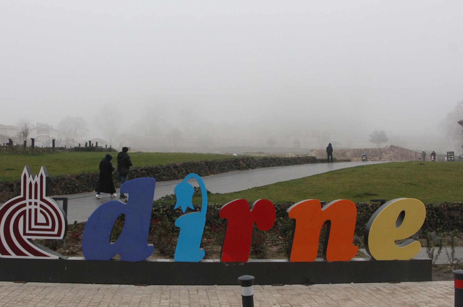 The sign reading &quot;Edirne&quot; is seen amid fog in the city, Edirne, northwestern Türkiye, Dec. 22, 2023. (DHA Photo)