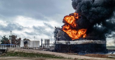 Thick smoke billows from a raging fire at a storage tank of the al-Awda oil field facility controlled by the PKK terrorist group after an airstrike, in al-Qahtaniyah, Syria, Dec. 24, 2023. (AFP Photo)