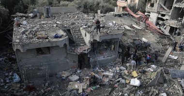 Palestinians search for bodies and survivors in the rubble of the destroyed house of the Manasra family following an Israeli air strike in the southern Gaza Strip, Dec. 25, 2023. (EPA Photo)