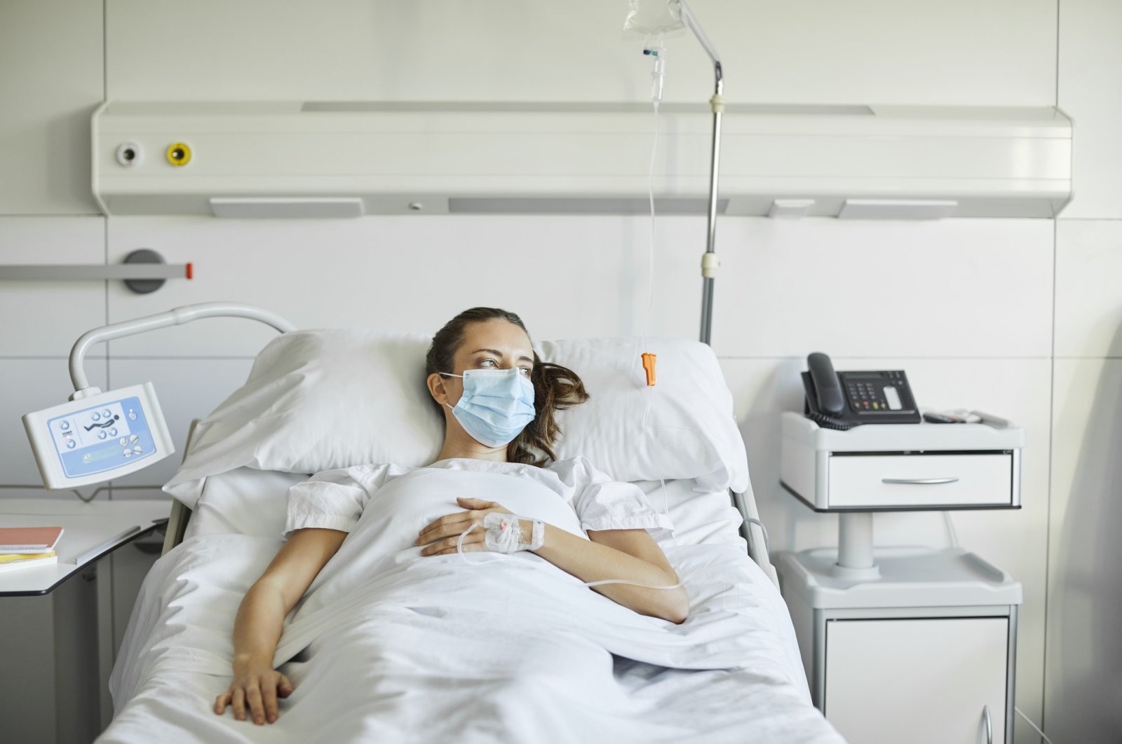 A sick woman at the hospital is staring at the windows of her room. Oct. 30, 2020. (Getty Images Photos)