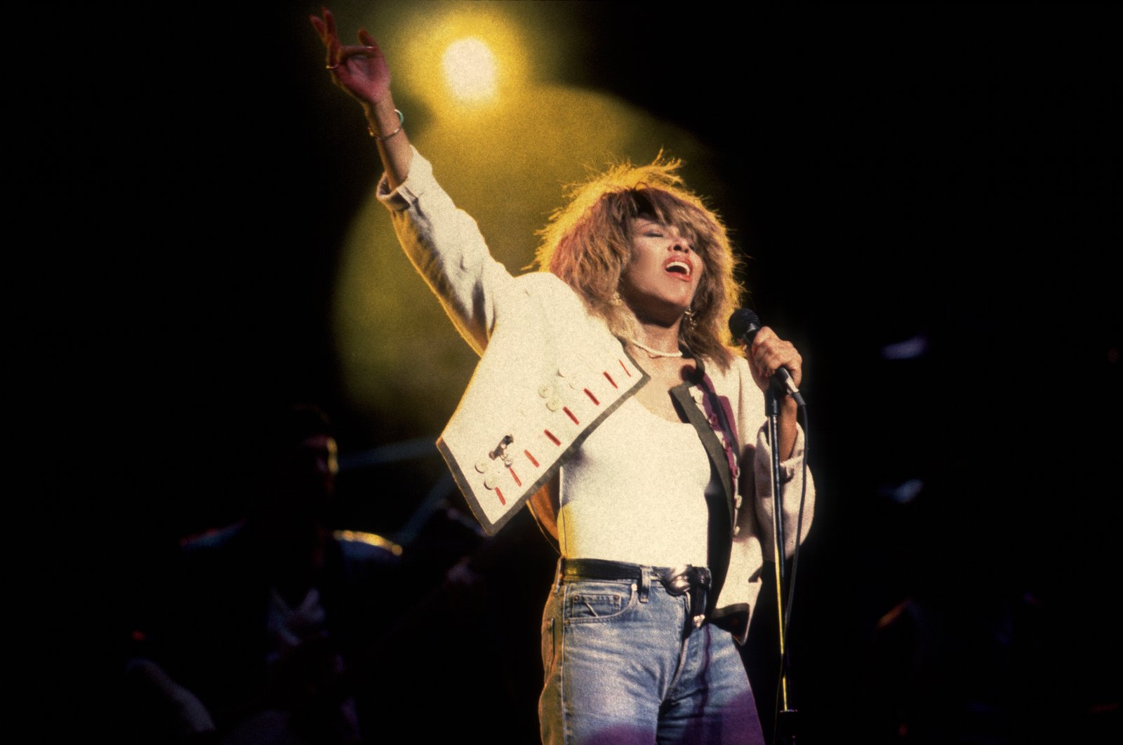 American R&amp;B and Pop singer Tina Turner performs onstage at the United Center, Chicago, Illinois, U.S., Oct. 1, 2000. (Getty Images Photo)